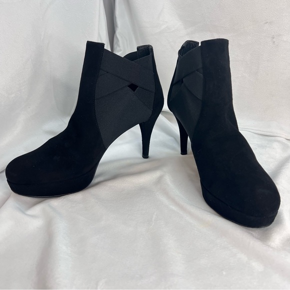Stuart Weitzman Black Suede Elastic Strap Ankle Bootie Pumps 6M - Picture 8 of 11